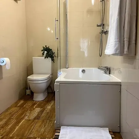 Ballyhoura Forest 酒店 *