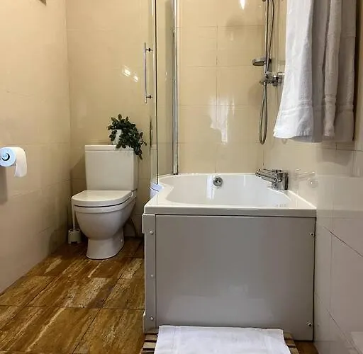 Ballyhoura Forest Hotel *